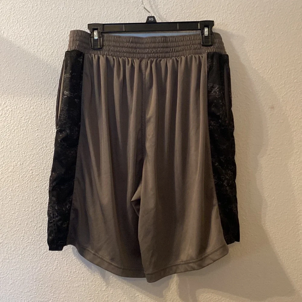 Cascade Sport speed dri basketball shorts size large